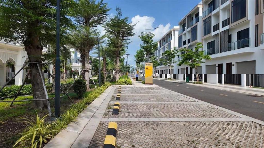 Cần bán căn shophouse t&t city millennia 120m2, đối diện trường liên cấp fpt long an
