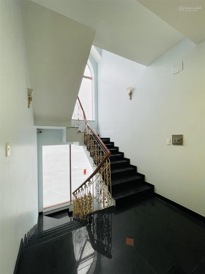 Biệt thự nam hùng vương  13.5x20  đẳng cấp view công viên  full nội thất gỗ  chỉ 100 tr/m2