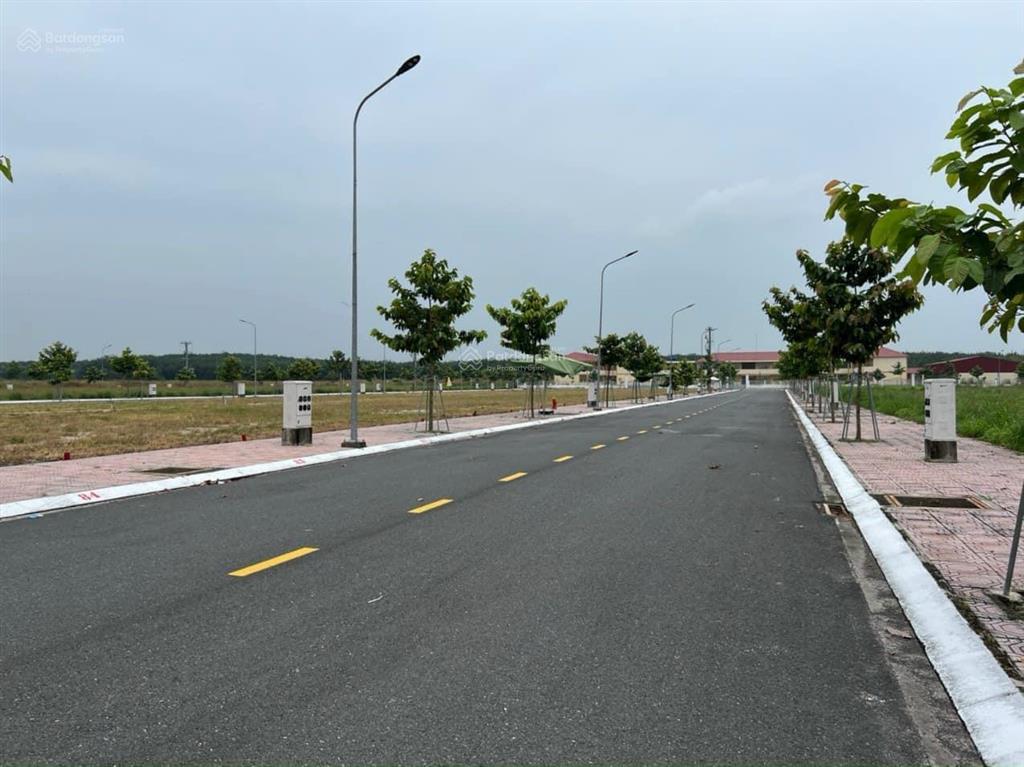 Bán lô đất đẹp nam an ngang 8m, lô kế trường học, 8x16m, điện âm nước máy, chốt ngay!