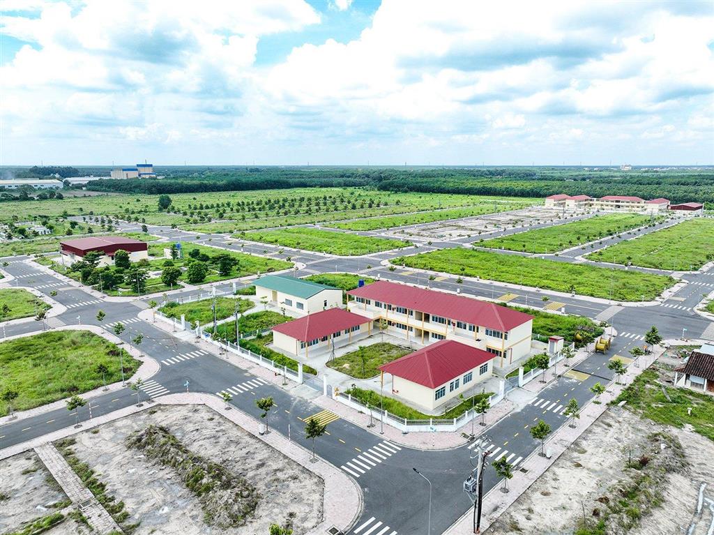 Bán lô đất đẹp nam an ngang 8m, lô kế trường học, 8x16m, điện âm nước máy, chốt ngay!