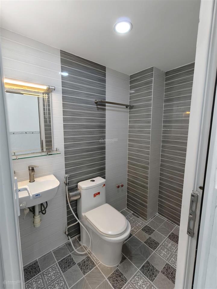 Nhà mới phú định 4pn 5wc  4 tầng đẹp có sân thượng  chỉ 4,9 tỷ tl  xem ngay