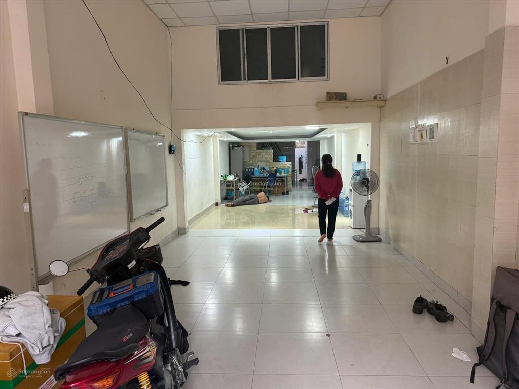 Nhà phố mặt tiền đường số 43 giá thỏa thuận.