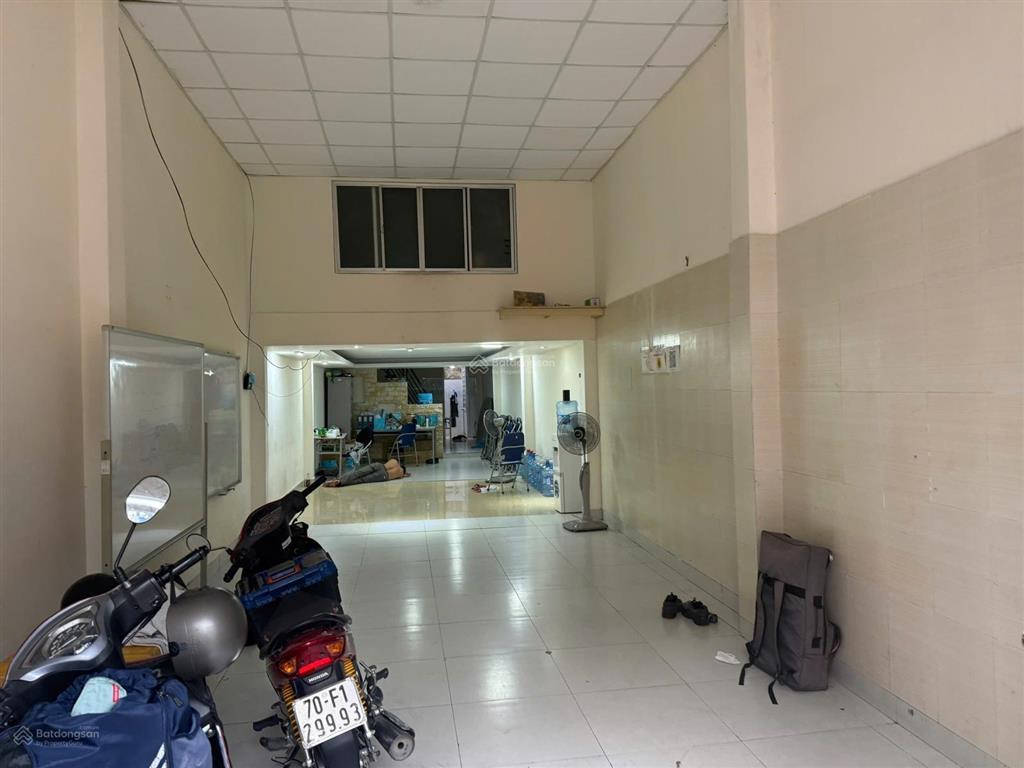 Nhà phố mặt tiền đường số 43 giá thỏa thuận.