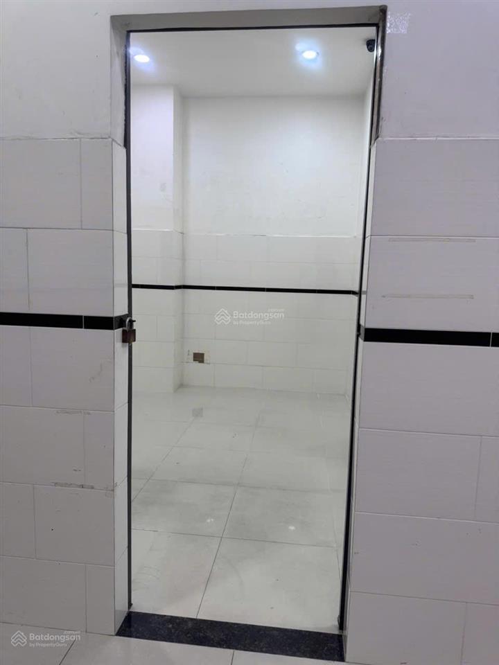 Cho thuê tầng trệt mặt tiền hoàng trọng mậu