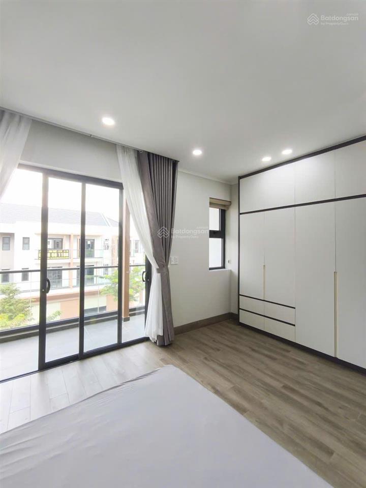 Nhà phố sun casa square 4,9 tỷ full sổ hồng, nội thất dòng tiền 20tr/th kcn vsip 2