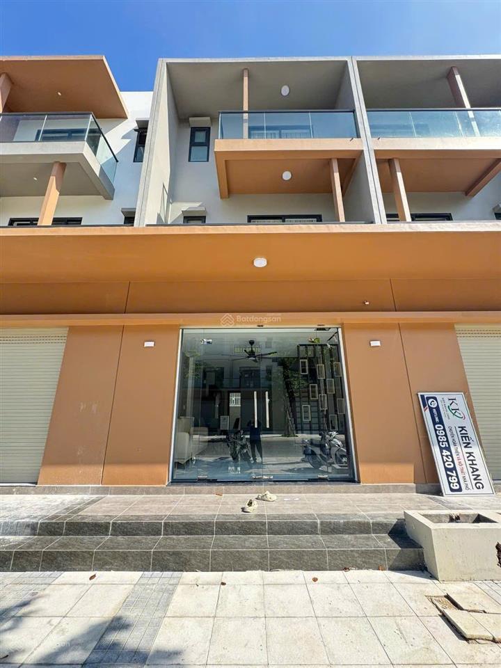 Nhà phố sun casa square 4,9 tỷ full sổ hồng, nội thất dòng tiền 20tr/th kcn vsip 2