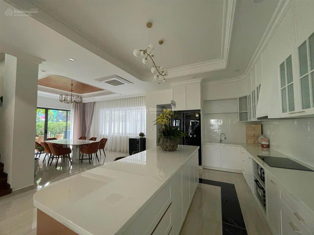 Bán biệt thự góc công viên mỹ phước phú mỹ hưng. nhà mới