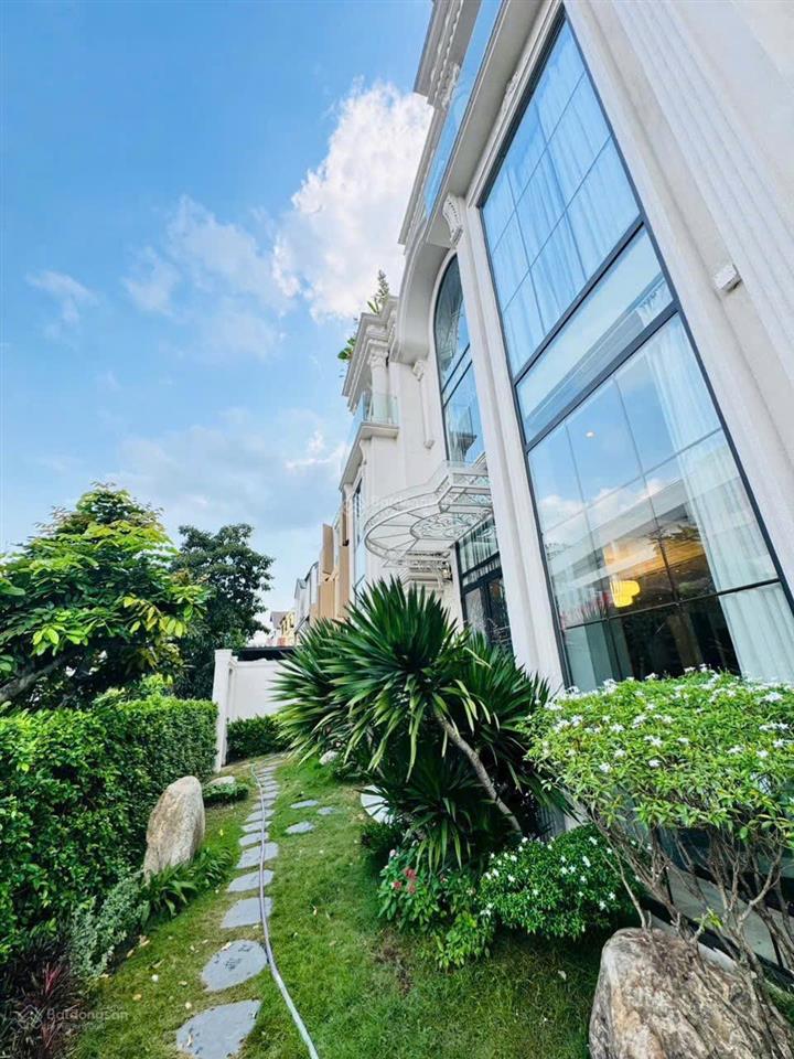 Cho thuê biệt thự nam thông 2 phú mỹ hưng 3 mặt tiền | dt 370,1m2 | giá ~312 triệu/tháng