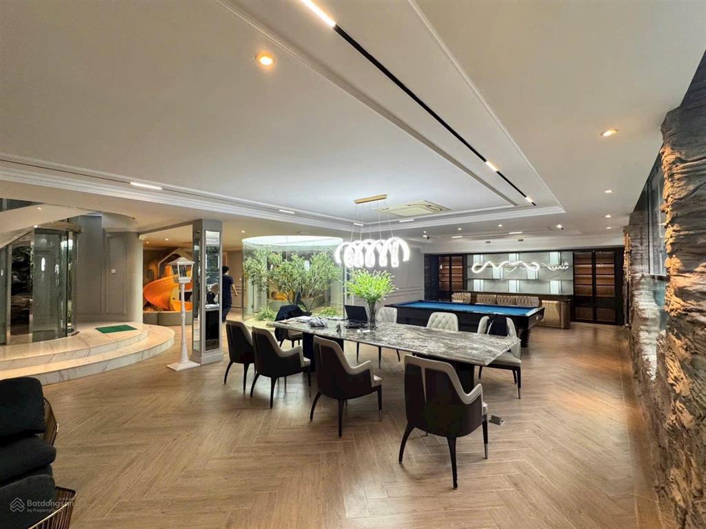 Cho thuê biệt thự nam thông 2 phú mỹ hưng 3 mặt tiền | dt 370,1m2 | giá ~312 triệu/tháng