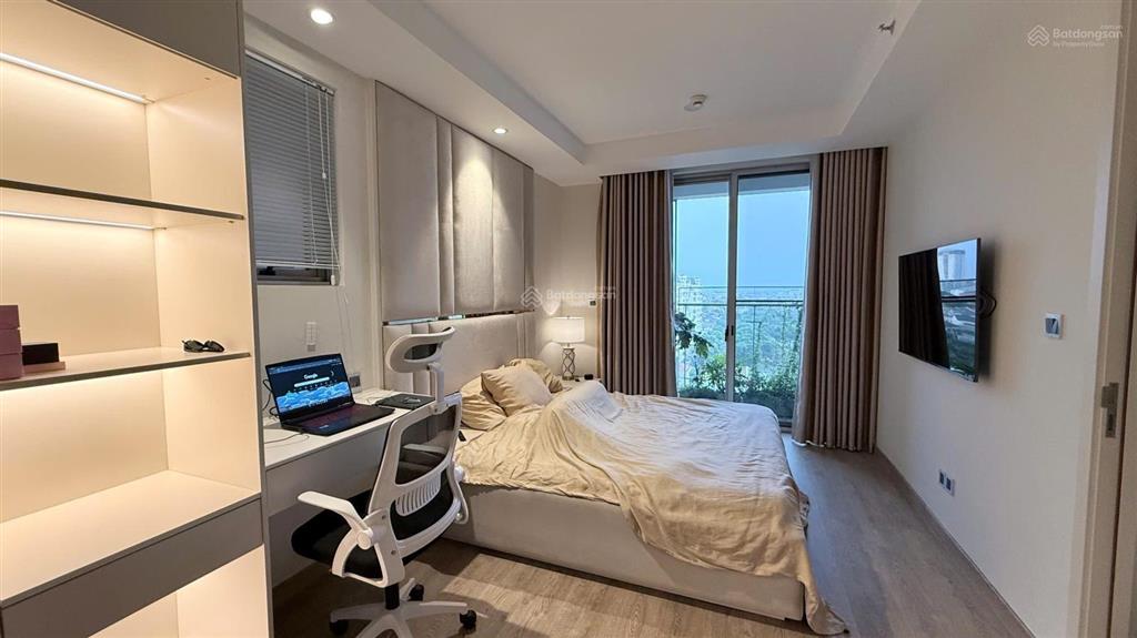 Cho thuê căn hộ midtown m7 phú mỹ hưng, 85m2, căn góc lầu cao, view biệt thự, 30 triệu/tháng