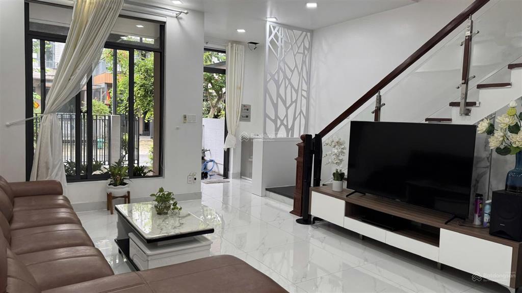 Bán nhà liền kề lavila phước kiển 5.5x17.6m 3 tầng giá 12.99 tỷ