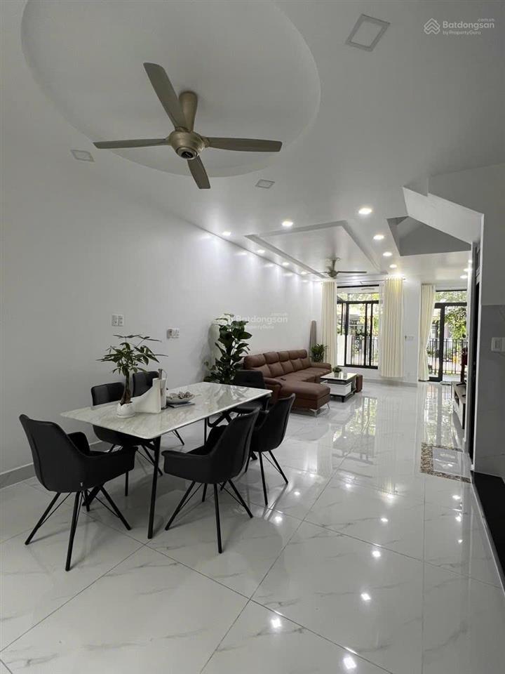 Bán nhà liền kề lavila phước kiển 5.5x17.6m 3 tầng giá 12.99 tỷ