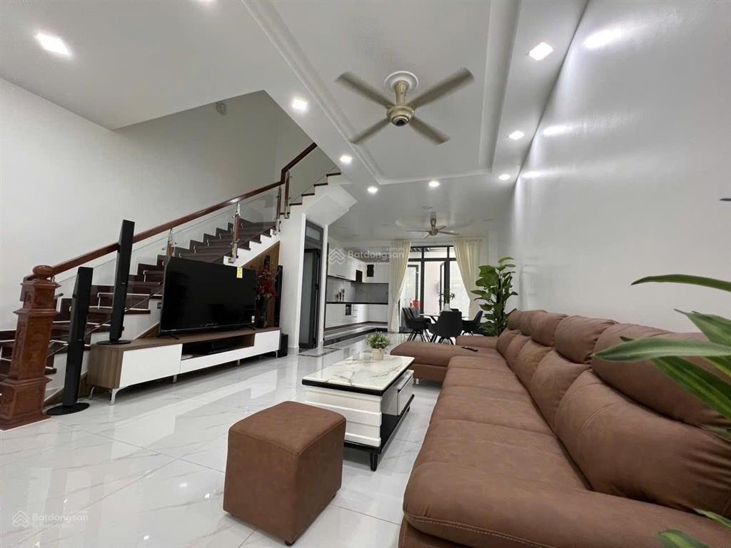 Bán nhà liền kề lavila phước kiển 5.5x17.6m 3 tầng giá 12.99 tỷ