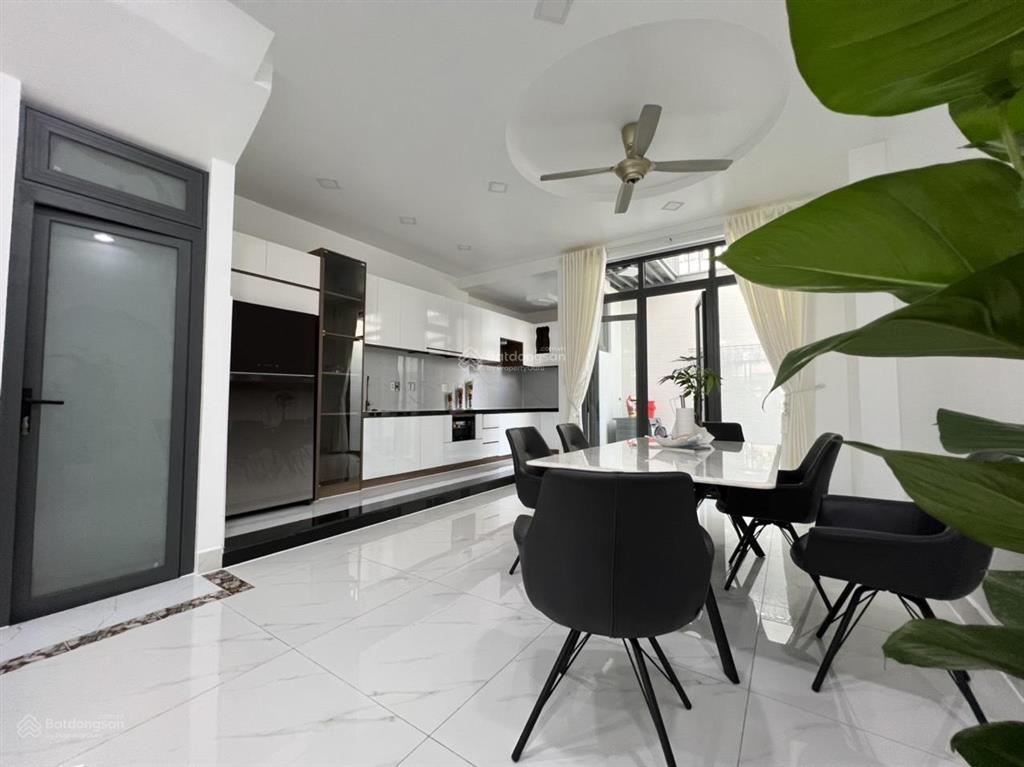 Bán nhà liền kề lavila phước kiển 5.5x17.6m 3 tầng giá 12.99 tỷ