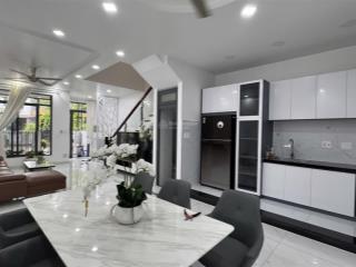 Bán nhà liền kề lavila phước kiển 5.5x17.6m 3 tầng giá 12.99 tỷ