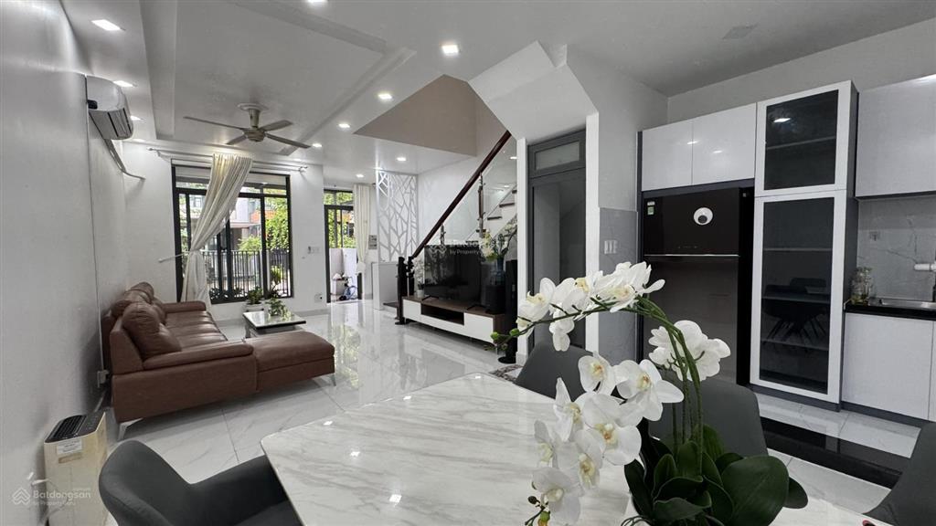 Bán nhà liền kề lavila phước kiển 5.5x17.6m 3 tầng giá 12.99 tỷ