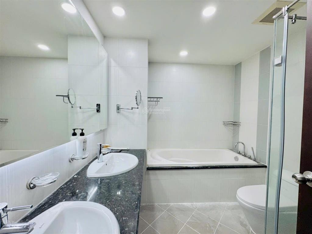 Bán căn hộ riverside residence phú mỹ hưng 4pn 180m view sông có 2 ô xe riêng giá 20,5 tỷ