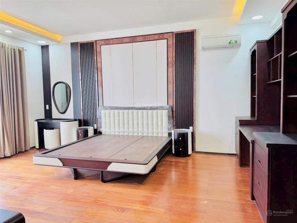 Bán căn hộ riverside residence phú mỹ hưng 4pn 180m view sông có 2 ô xe riêng giá 20,5 tỷ