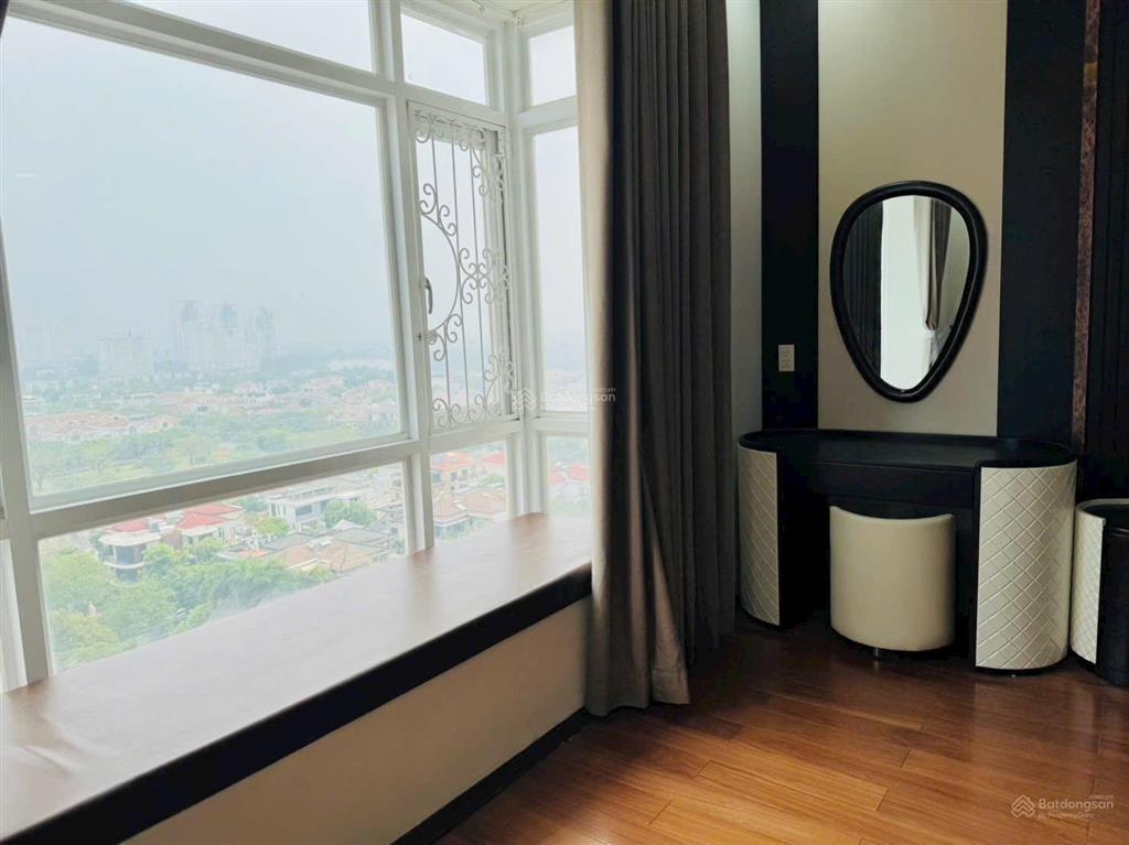 Bán căn hộ riverside residence phú mỹ hưng 4pn 180m view sông có 2 ô xe riêng giá 20,5 tỷ
