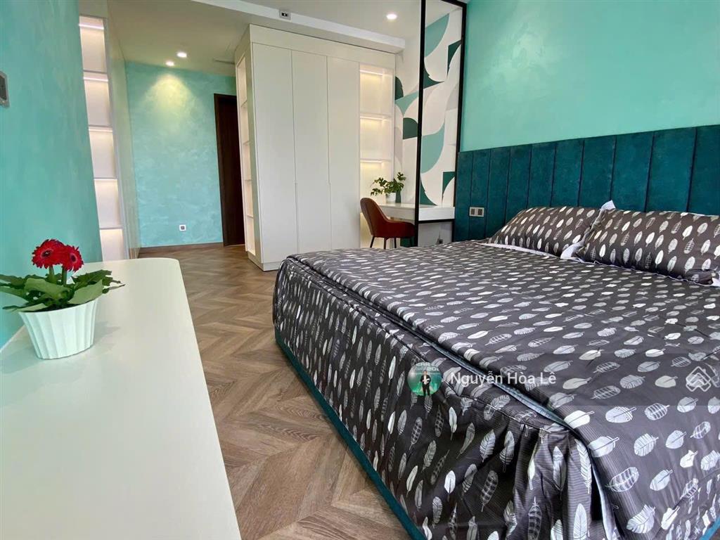Cho thuê căn hộ midtown m8 the peak 130m2 3pn view sông có ô xe giá 2500 usd