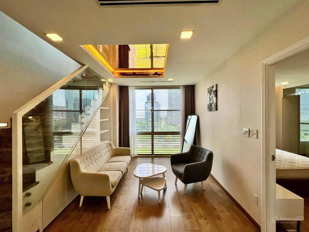 Bán duplex star hill phú mỹ hưng 133m2 3pn lầu 6 có ô xe giá 12,5 tỷ