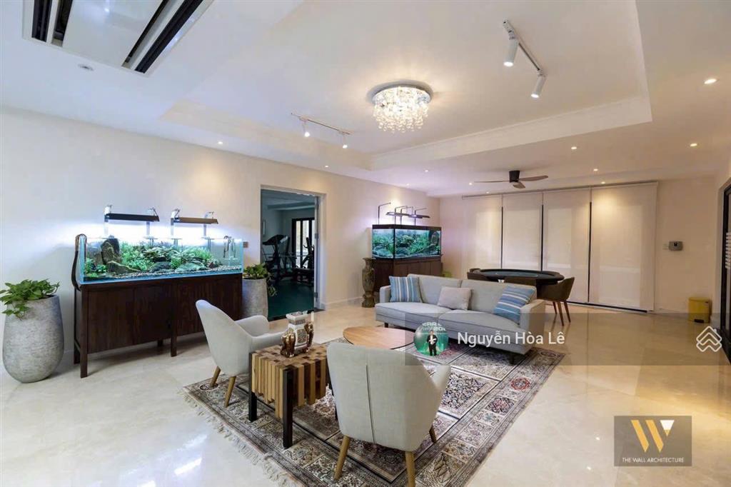 Cho thuê biệt thự chateau 4 phú mỹ hưng, diện tích 580m2 có hồ bơi, hầm, 5 phòng ngủ