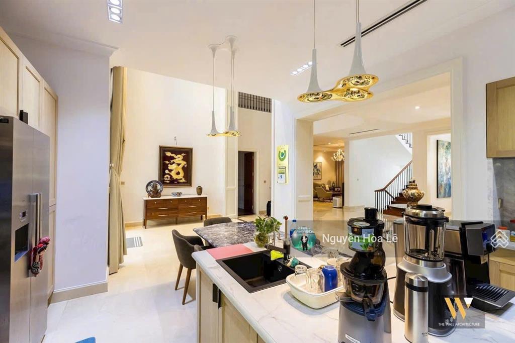 Cho thuê biệt thự chateau 4 phú mỹ hưng, diện tích 580m2 có hồ bơi, hầm, 5 phòng ngủ