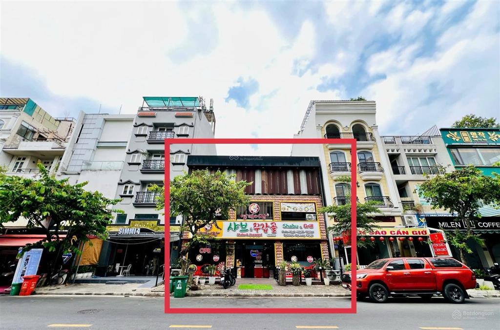 Sang nhượng mặt bằng nhà hàng phú mỹ hưng cao triều phát 12x18.5m giá 750tr
