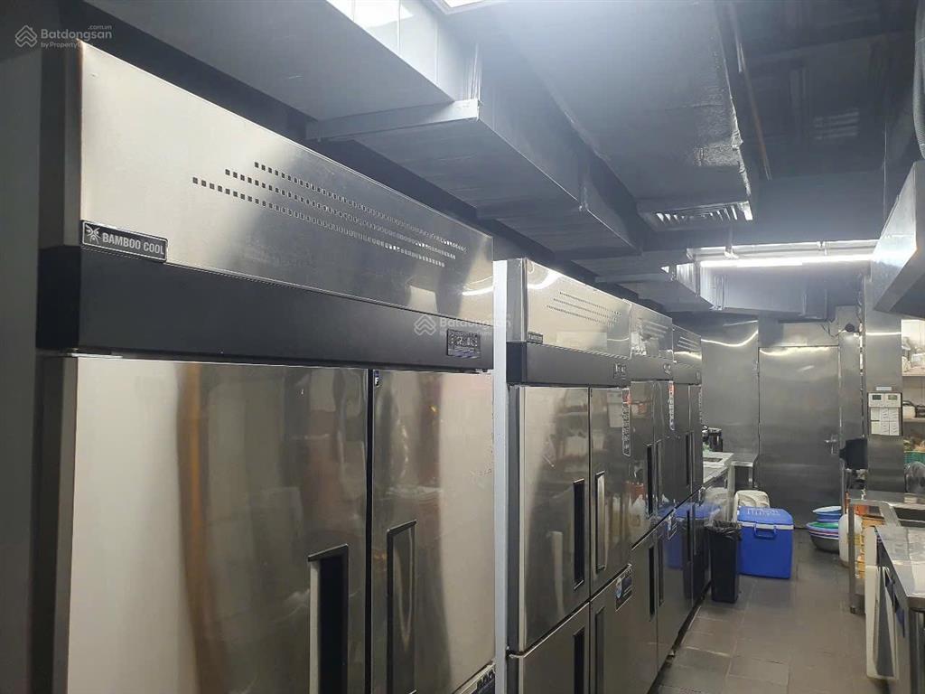 Sang nhượng mặt bằng nhà hàng phú mỹ hưng cao triều phát 12x18.5m giá 750tr
