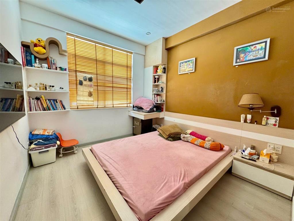 Bán căn hộ cảnh viên 1 phú mỹ hưng 119,69m2 căn góc view công viên giá 11 tỷ
