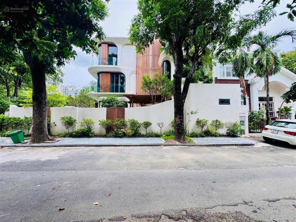 Bán biệt thự mỹ phú 1 phú mỹ hưng căn góc 2mt 291,5m2 full nt giá thương lượng