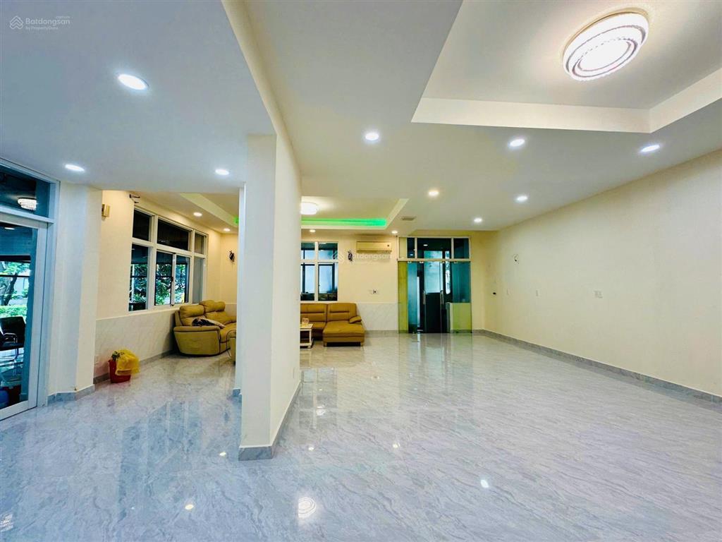 Bán gấp biệt thự tứ lập mỹ thái 2 phú mỹ hưng góc công viên