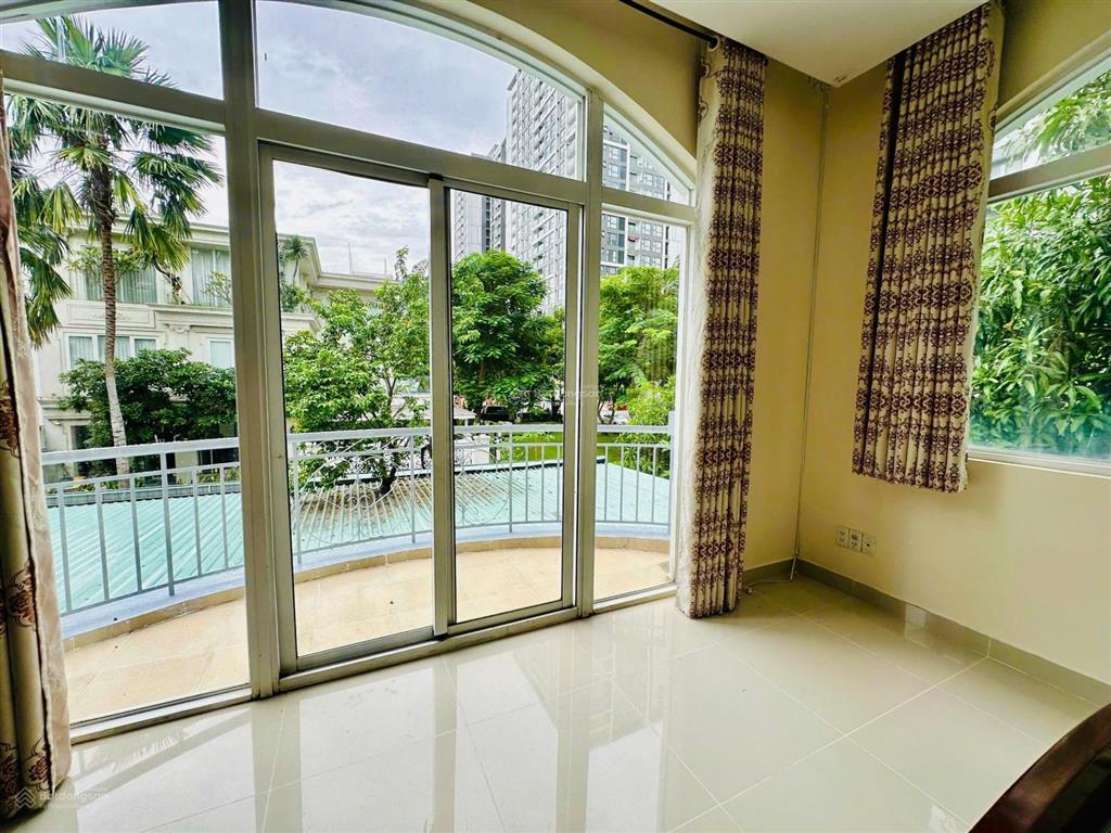 Bán gấp biệt thự tứ lập mỹ thái 2 phú mỹ hưng góc công viên