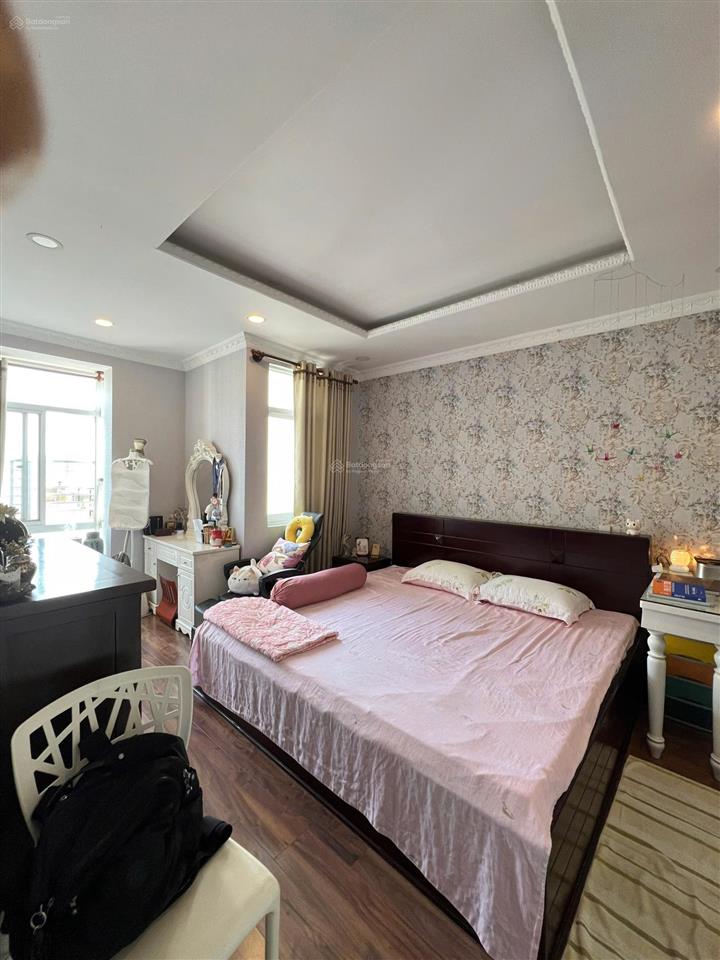 Bán penthouse sky garden 3 phú mỹ hưng lầu 15