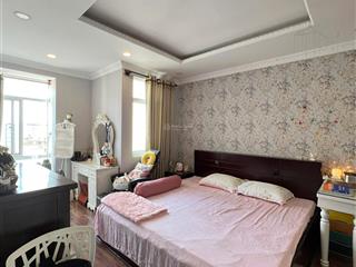 Bán penthouse sky garden 3 phú mỹ hưng lầu 15