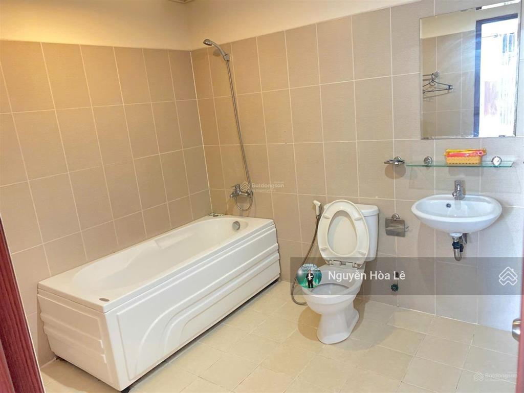 Bán khách sạn nam phương hoàng hậu kdc trung sơn, hai mặt tiền vị trí kinh doanh rất tốt