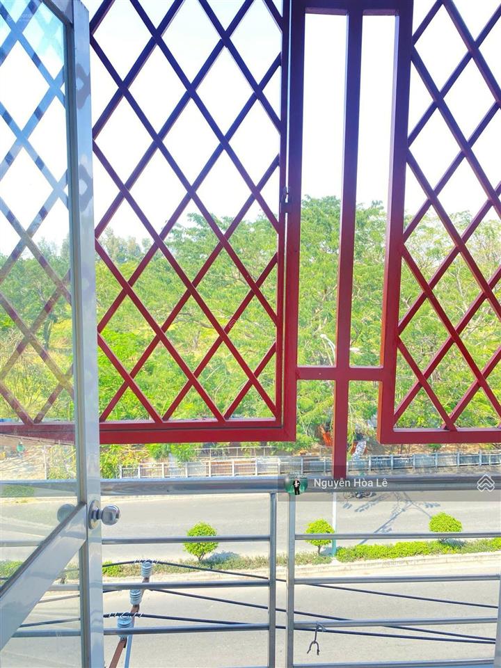 Bán khách sạn nam phương hoàng hậu kdc trung sơn, hai mặt tiền vị trí kinh doanh rất tốt