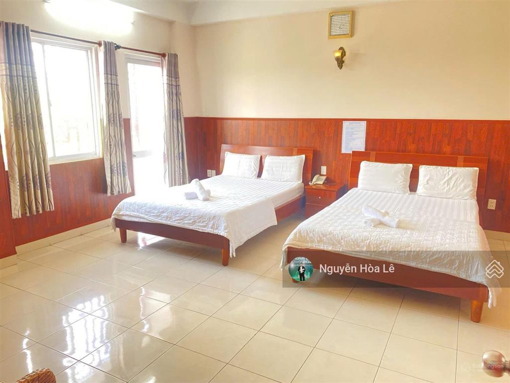 Bán khách sạn nam phương hoàng hậu kdc trung sơn, hai mặt tiền vị trí kinh doanh rất tốt