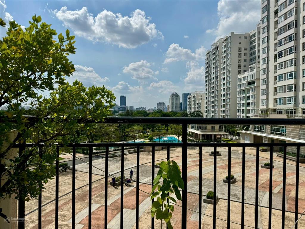 Cho thuê căn hộ riverside phú mỹ hưng, lầu 3 sân vườn rộng