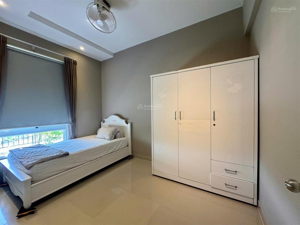 Cho thuê căn hộ riverside phú mỹ hưng, lầu 3 sân vườn rộng