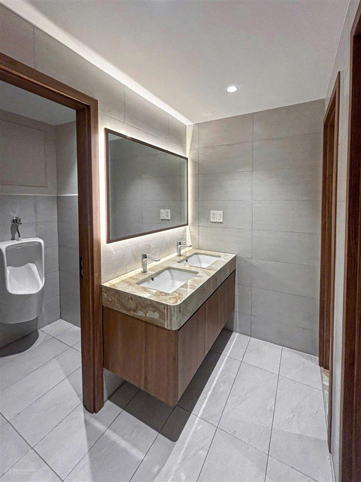 Bán khách sạn đường lớn khu hưng gia phú mỹ hưng