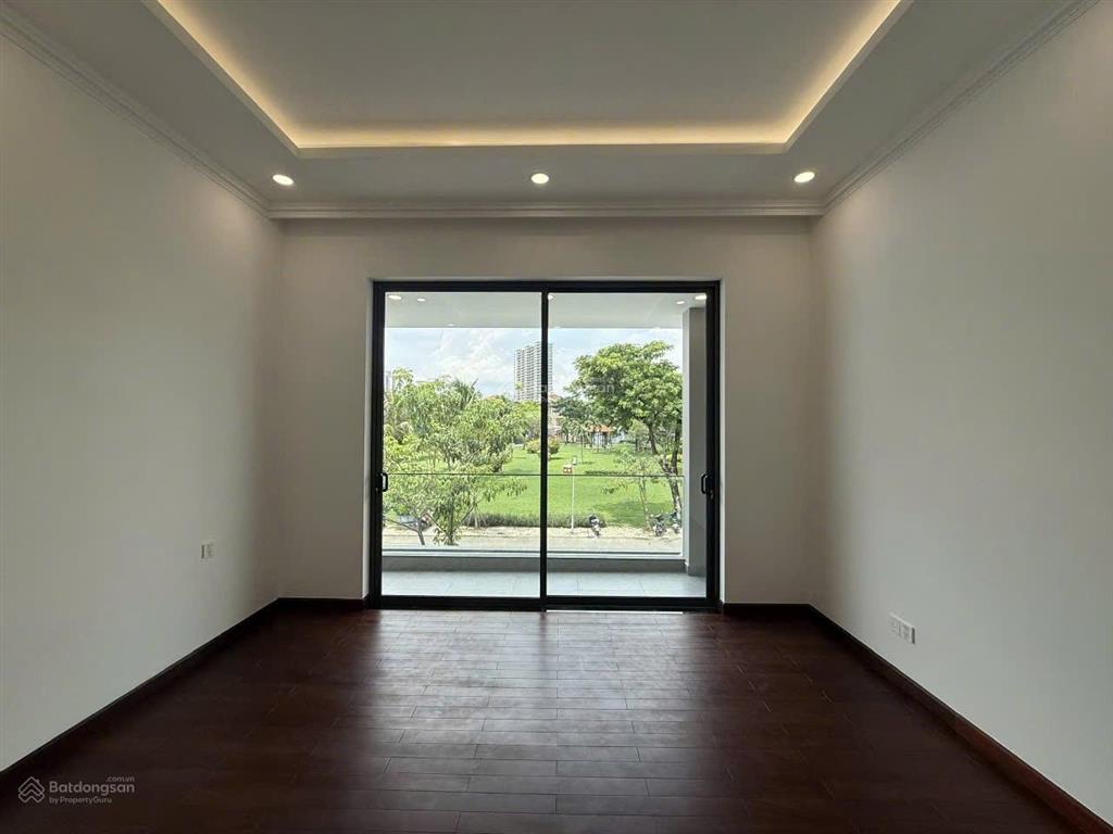 Cho thuê biệt thự đơn lập mỹ phú 1, đối diện công viên, nhà mới đẹp