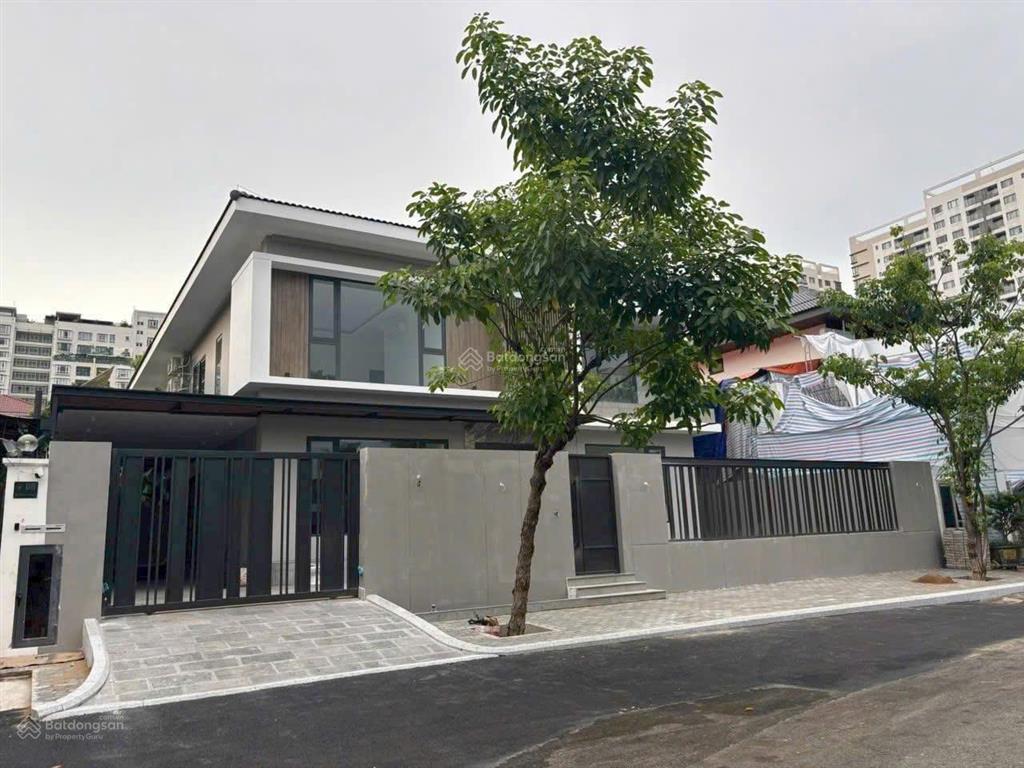 Cho thuê biệt thự đơn lập mỹ phú 1, đối diện công viên, nhà mới đẹp