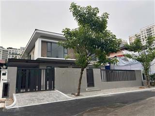 Cho thuê biệt thự đơn lập mỹ phú 1, đối diện công viên