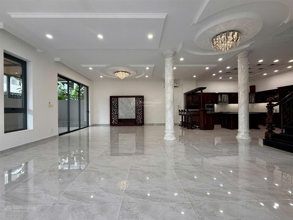 Cho thuê biệt thự đơn lập mỹ phú 1, đối diện công viên, nhà mới đẹp