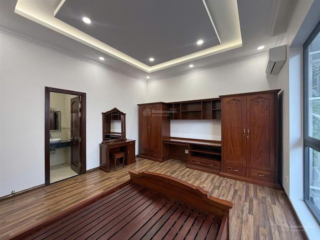 Cho thuê biệt thự đơn lập mỹ phú 1, đối diện công viên, nhà mới đẹp