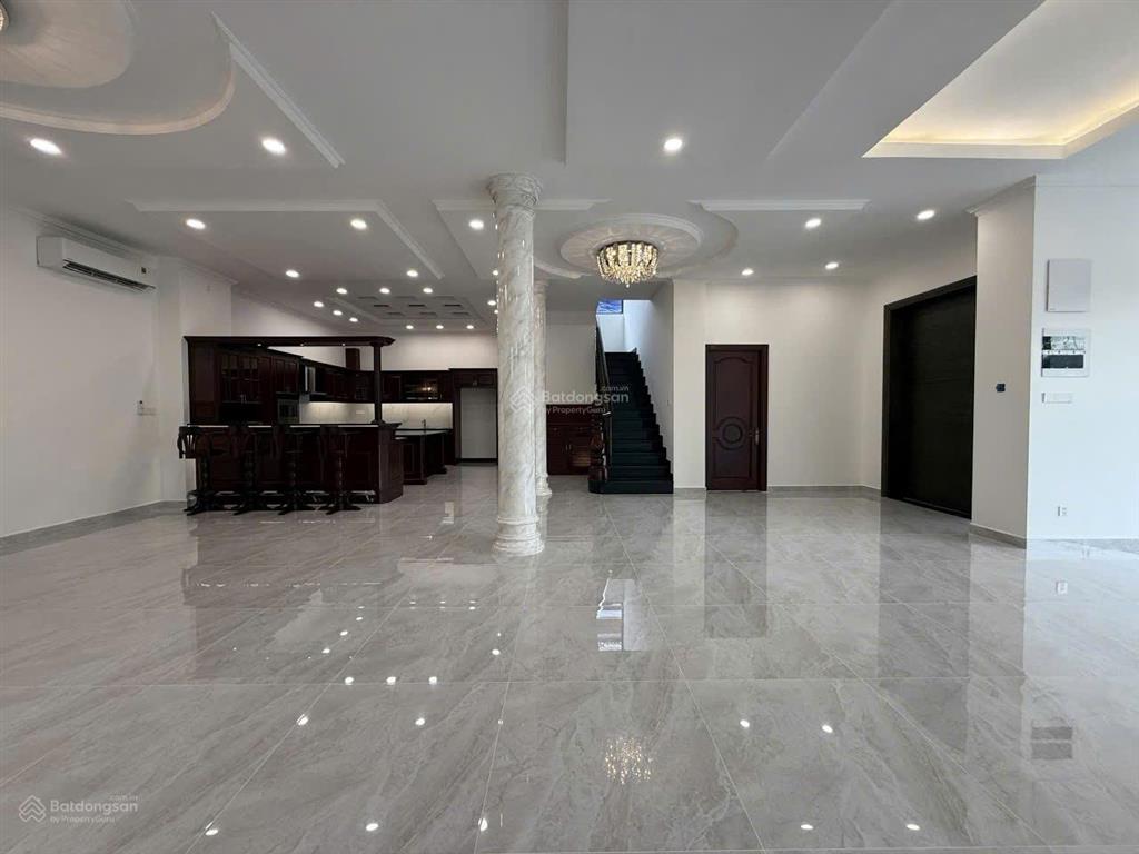 Cho thuê biệt thự đơn lập mỹ phú 1, đối diện công viên, nhà mới đẹp