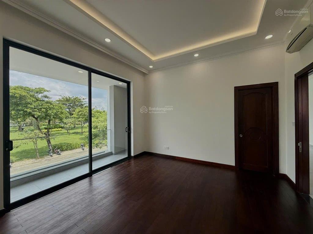 Cho thuê biệt thự đơn lập mỹ phú 1, đối diện công viên, nhà mới đẹp