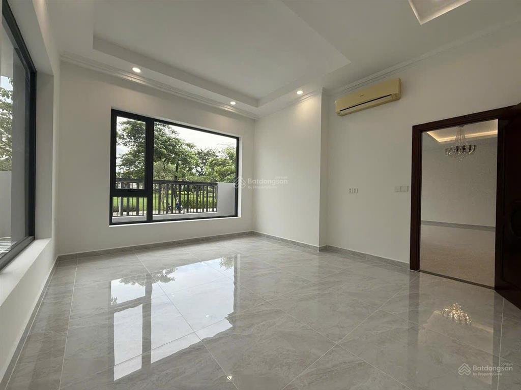 Cho thuê biệt thự đơn lập mỹ phú 1, đối diện công viên, nhà mới đẹp