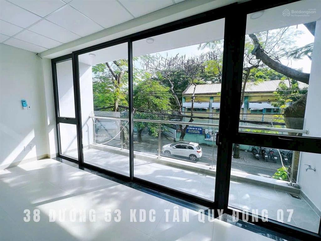 Cho thuê tòa nhà văn phòng quận 7 6x20m có thang máy gần lotte mart giá 50 triệu/tháng
